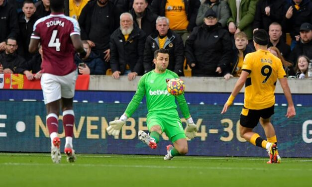 Fabiański i Cresswell najwyżej ocenieni po meczu z Wolverhampton