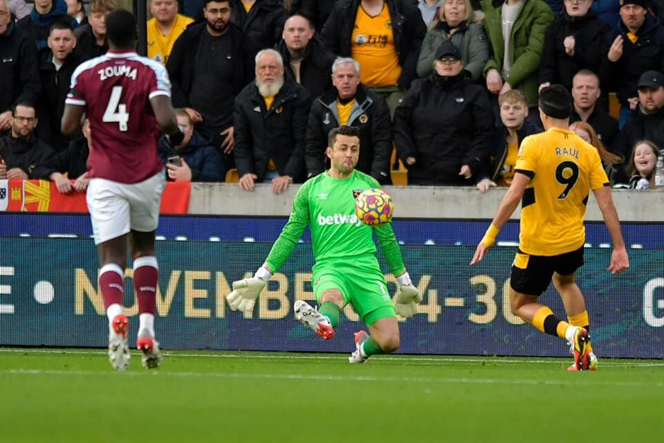 Fabiański i Cresswell najwyżej ocenieni po meczu z Wolverhampton