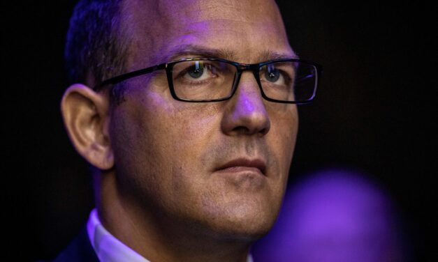 Kretinsky – podobnie jak Moyes – lubi robić swoje interesy na osobności