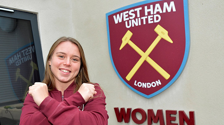 West Ham United Women pozyskał obiecującą duńską pomocniczkę Emmę Snerle