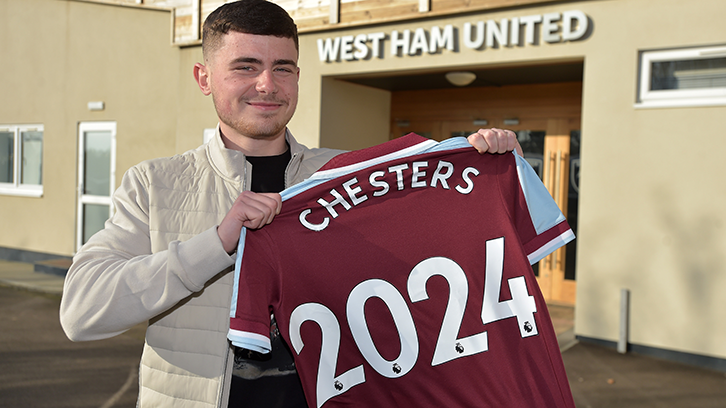 Dan Chesters podpisał nowy kontrakt z West Hamem United