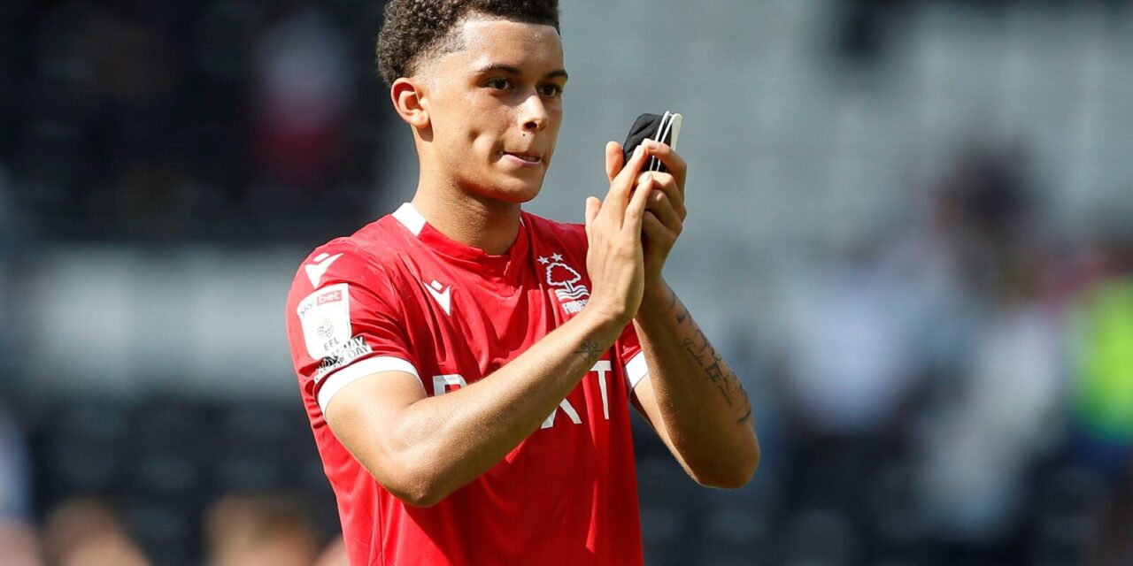 Moyes i skauci Młotów obserwują Brennana Johnsona