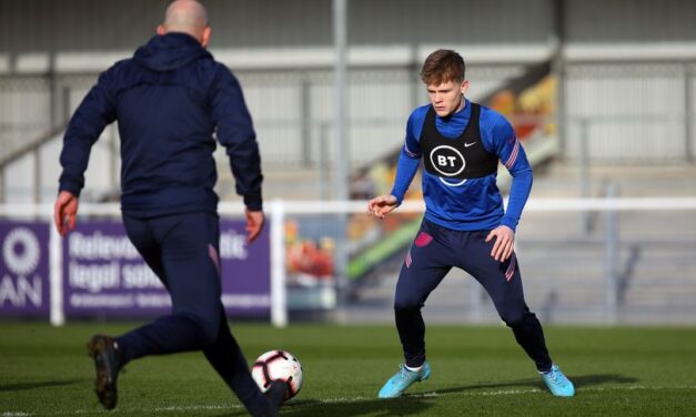 Młoty powalczą ze Spurs o Lewisa-Pottera?