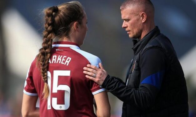 Olli Harder żegna się z zespołem – Konchesky nowym menadżerem. Odchodzi też kapitan Młotów