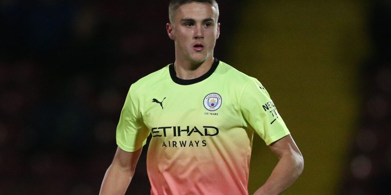 Obrońca Manchesteru City, Taylor Harwood-Bellis pojawił się na radarze transferowym