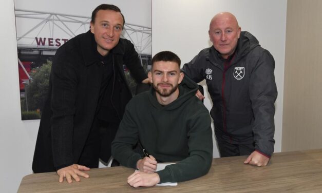 Michael Forbes  podpisał nowy kontrakt z klubem