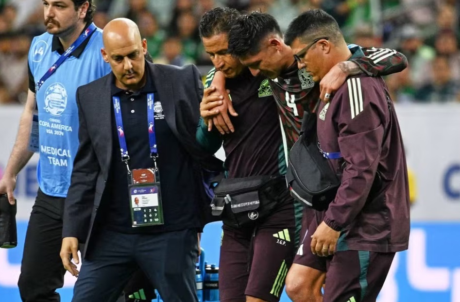 Copa America pechowe dla Meksykanina. Jak poważna jest kontuzja Edsona Alvareza?