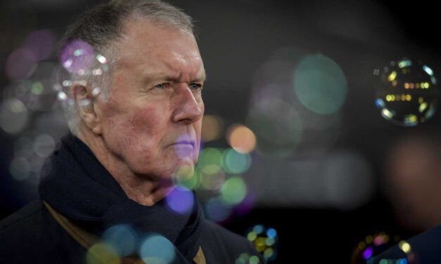 Sir Geoff Hurst wyraża rozczarowanie decyzją West Hamu o zerwaniu współpracy z Moyesem