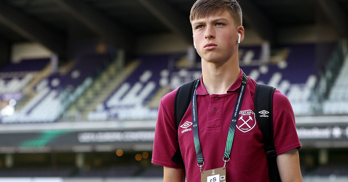 Ollie Scarles podpisał nowy kontrakt z klubem – West Ham rozwija następcę Cresswella?