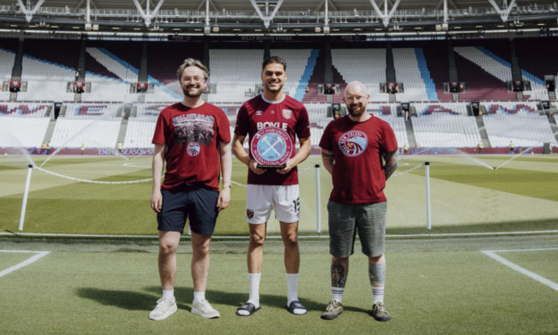 Konstantinos Mavropanos z nagrodą OSC Player of the Year. Trofeum wręczyło West Ham Poland