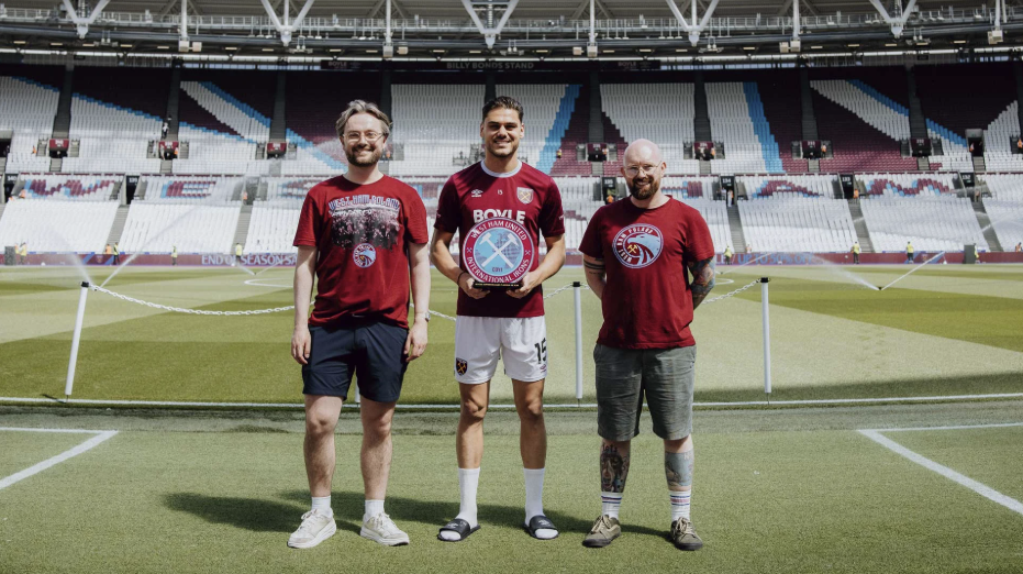 Konstantinos Mavropanos z nagrodą OSC Player of the Year. Trofeum wręczyło West Ham Poland