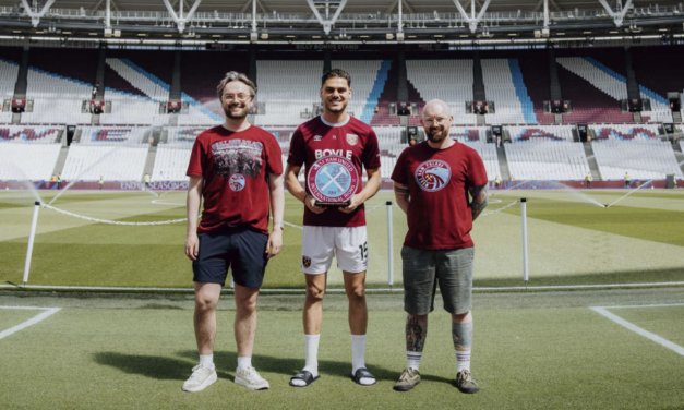 Konstantinos Mavropanos z nagrodą OSC Player of the Year. Trofeum wręczyło West Ham Poland